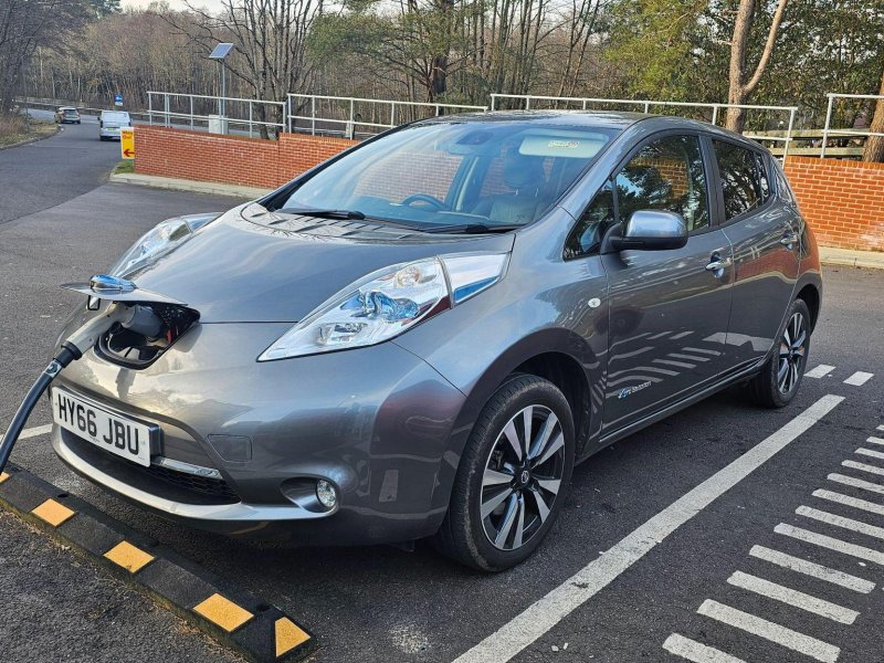 NISSAN LEAF